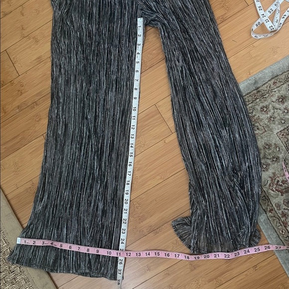 Eliza J NWT metallic jumpsuit size 8 - Picture 8 of 10